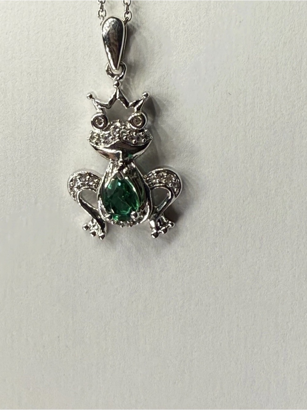 925 Sterling Silver Crowned Frog Pendant Necklace Green Pear-Cut Stone